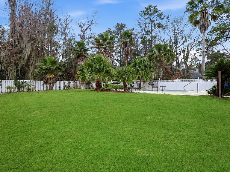 202 Penrose Dr — Photo 28