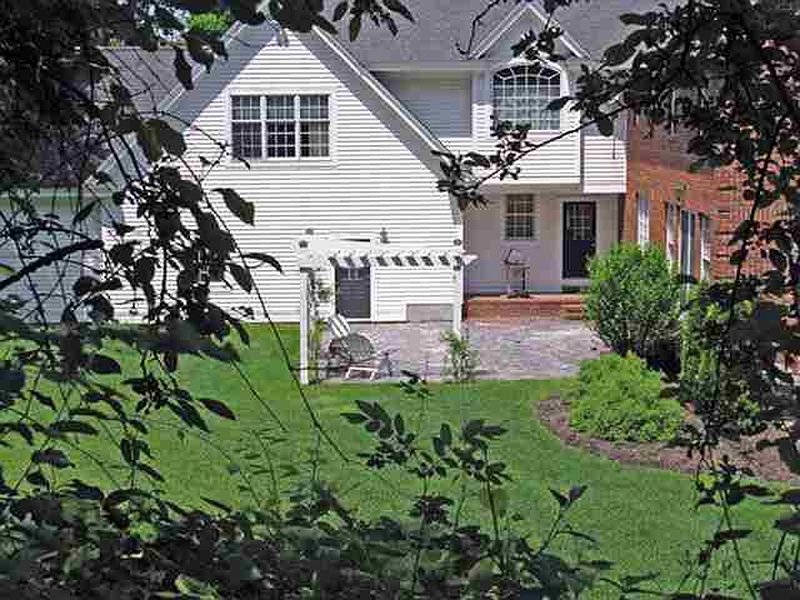 3rd image of 250 VAN RENSSELAER Boulevard