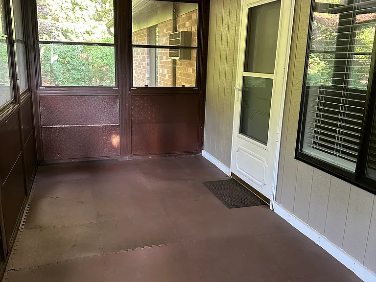 111 Amberly Dr #D — Photo 20