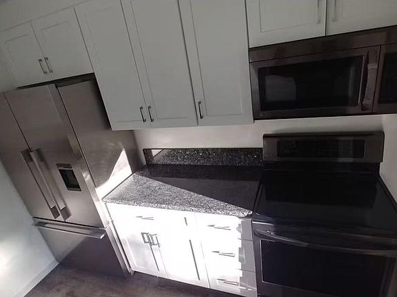3rd image of 909 15th St Unit B