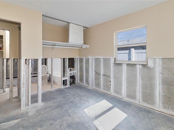 saint-petersburg-florida-81389989 picture