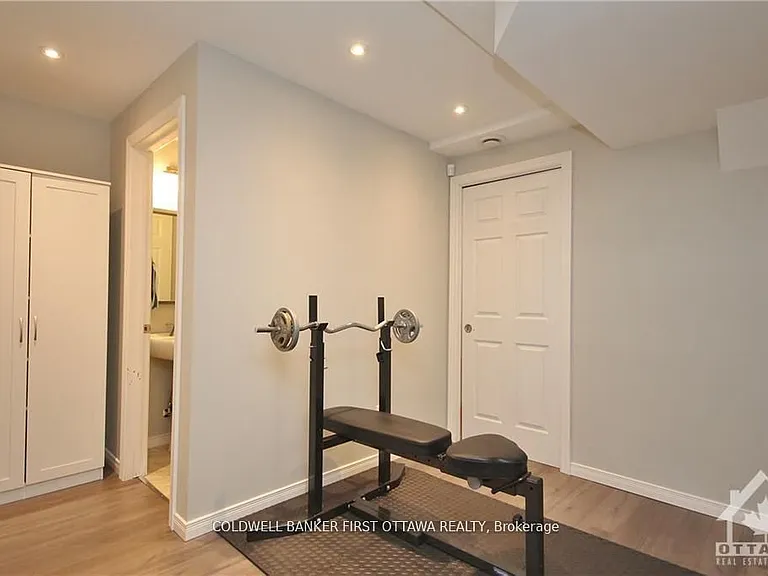 505 Bretby Cres — Photo 24