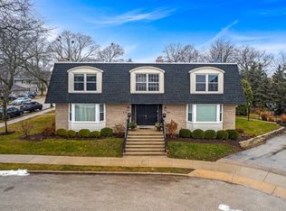 3042 E Newport Ct, Milwaukee, WI 53211