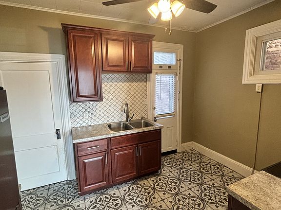 4th image of 643 W Orange St Floor 1