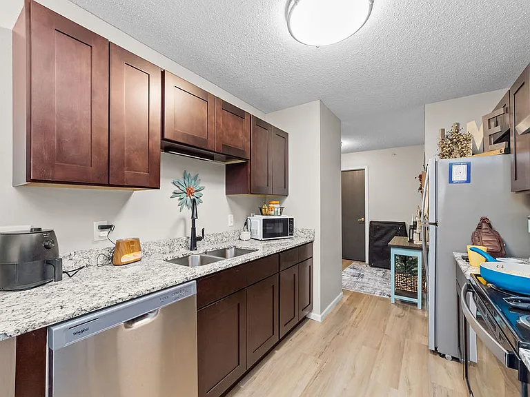 Westview Apartments — Photo 4