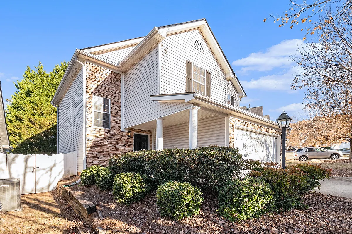 Building Photo - 791 River Hill Dr