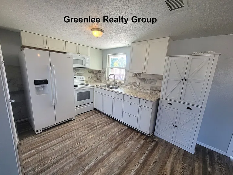 10225 Gardenia Ln — Photo 6