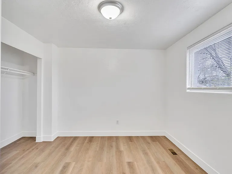 1794 W Shannon Cir — Photo 15