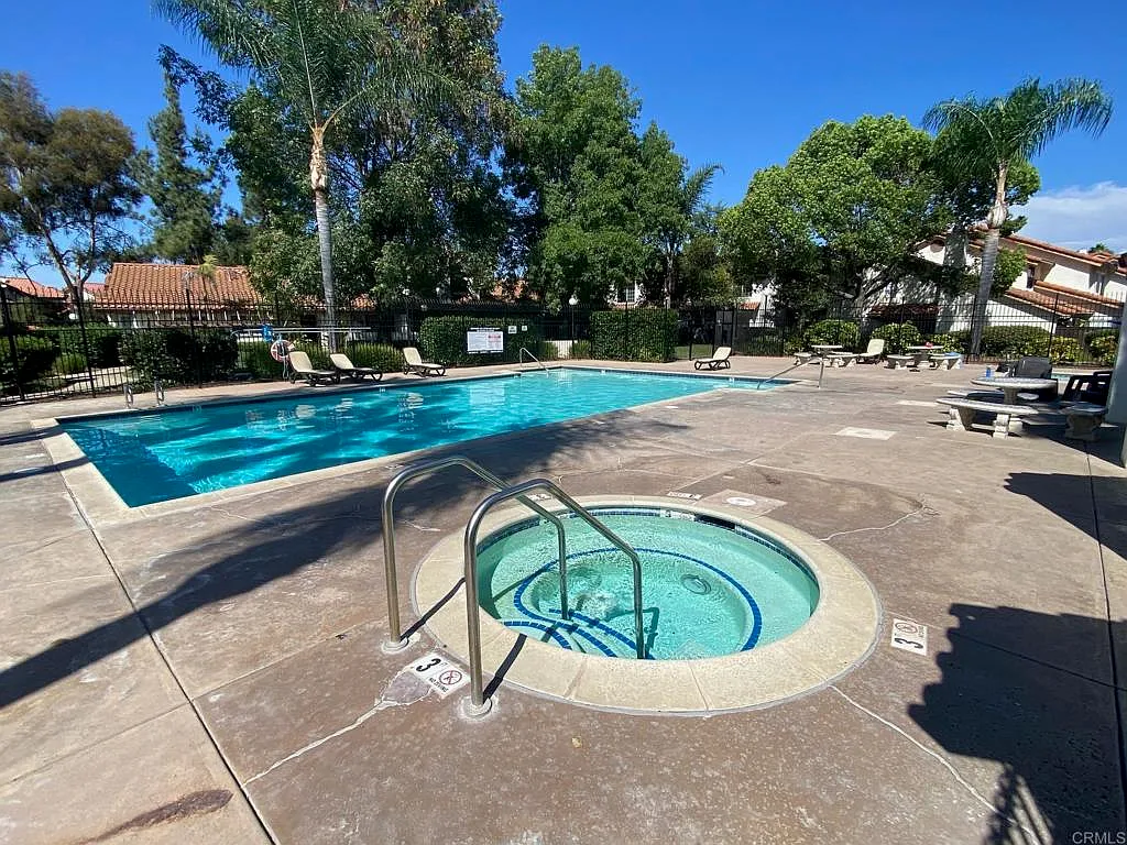 2 bed, 2.0 bath, 988 sqft, $2,800 — Photo 2