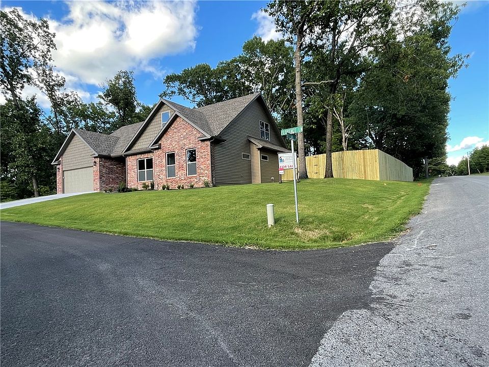 1st image of 2 Florence Ln