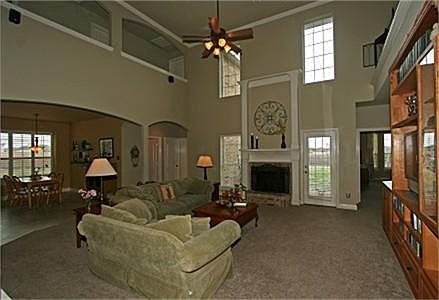 3rd image of 1700 Tamarack Dr