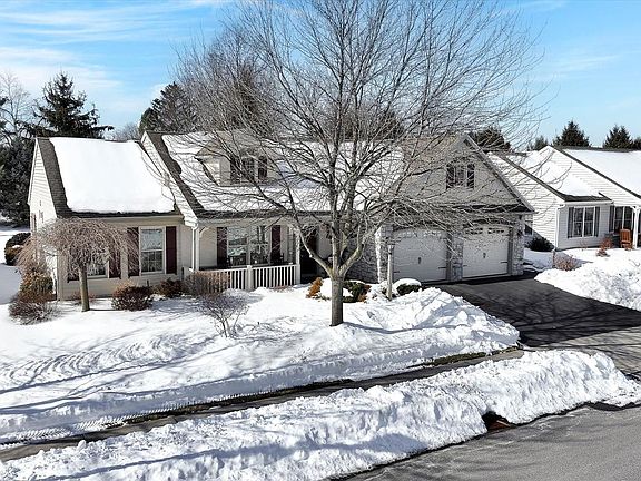 3rd image of 820 Cambridge Dr