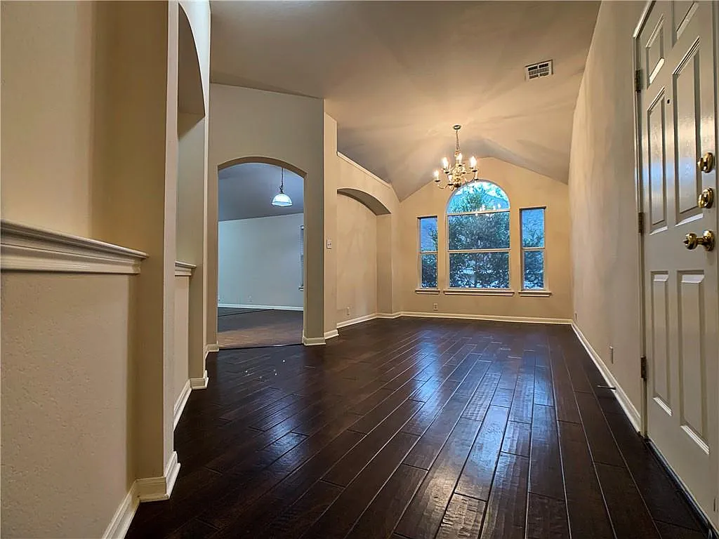 3 bed, 2.0 bath, 1772 sqft, $2,495 — Photo 4