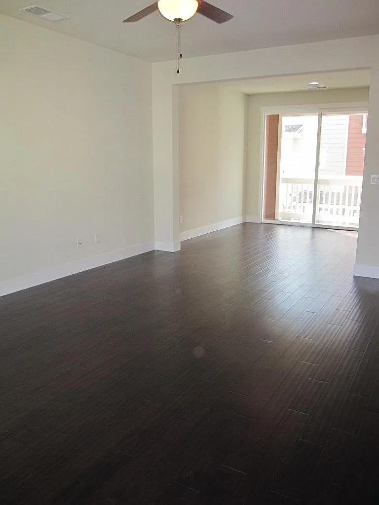 3 bed, 2.5 bath, 1480 sqft, $4,800 — Photo 4