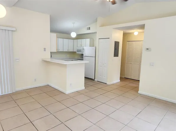 2820 Stoneway Ln APT C, Fort Pierce, FL 34982