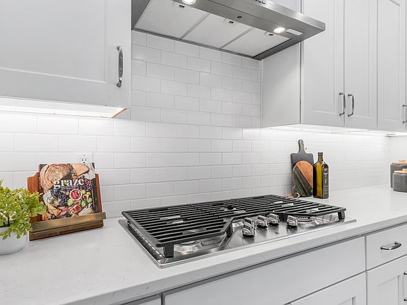 5th image of 8140 E JUNE Street