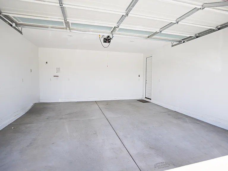 2250 E Kelly Dr — Photo 30