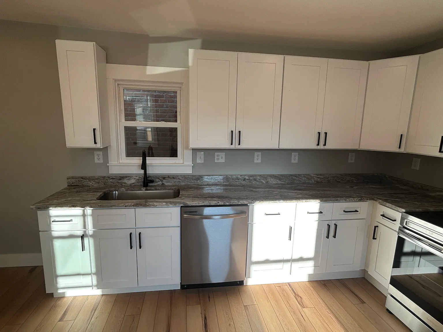 2 bed, 1.5 bath, 1200 sqft, $1,595 — Photo 3