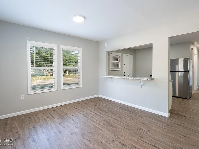 2744 Russell Ave — Photo 4