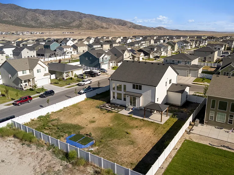 1877 E Chukar Dr — Photo 31