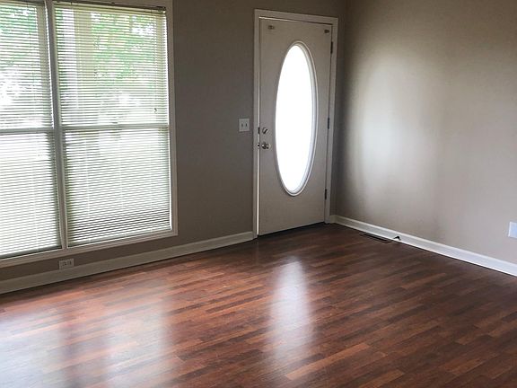 3rd image of 1000 Northwood Dr #A