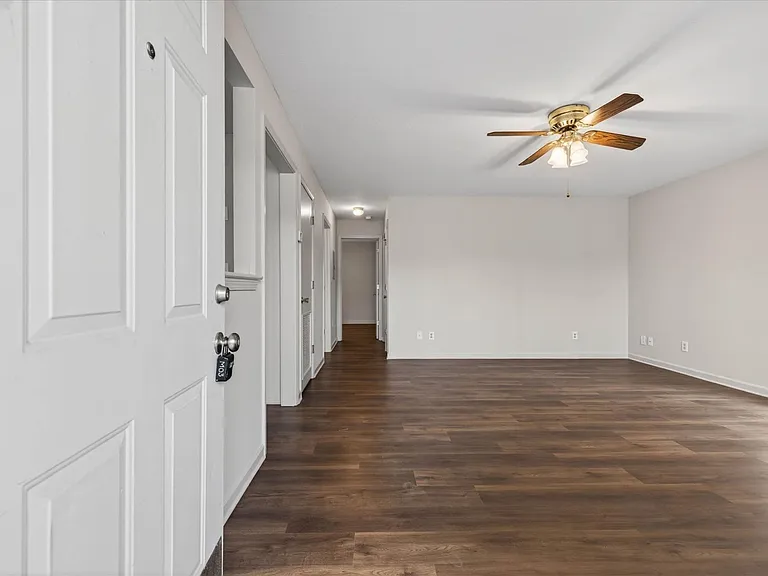 Waters Edge Drive-1851 (x4) — Photo 3
