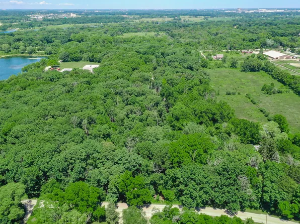 41181 N Old Woodford Rd, Wadsworth, IL 60083