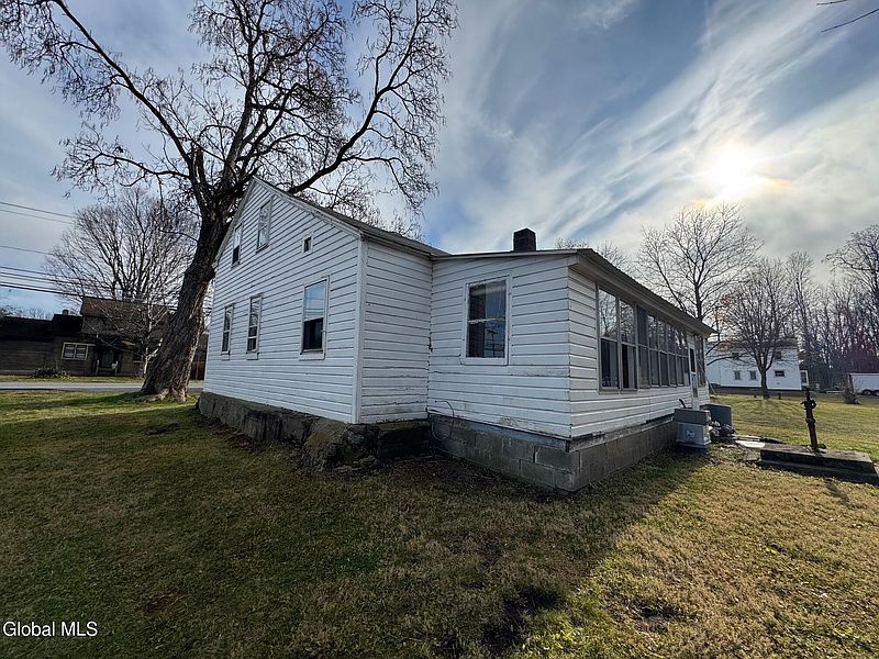3rd image of 723 Ridge Road