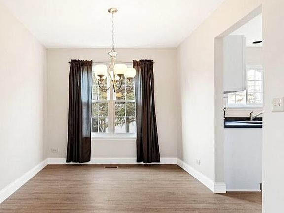 3rd image of 80 Summerhill Dr