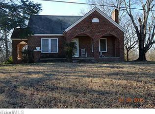 121 Deerhaven Ln, Thomasville, NC 27360