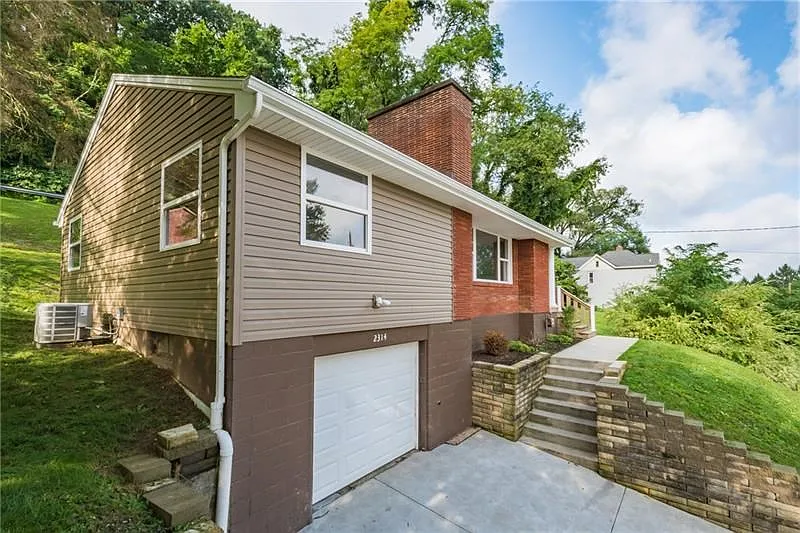 2314 Locust St photo 1