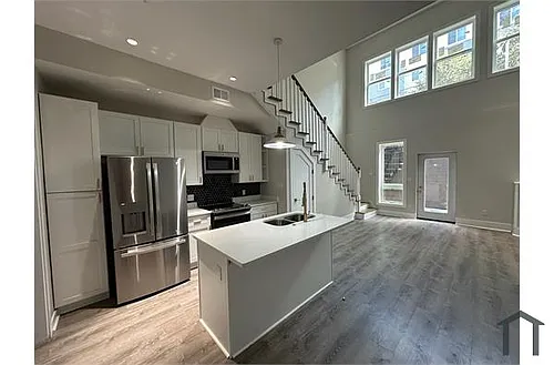 1147 16th St NE #1 Photo 1