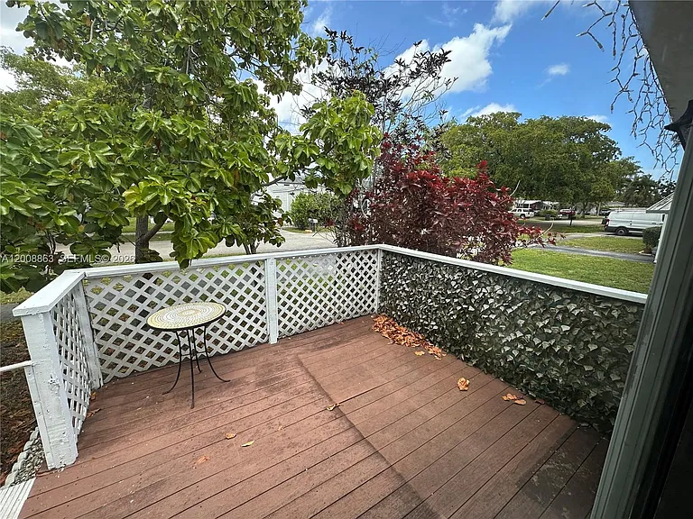 3028 SW 50th St #0 — Photo 5