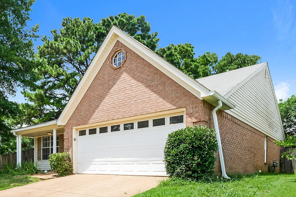 3 bed, 2.0 bath, 1256 sqft, $1,595 — Photo 3