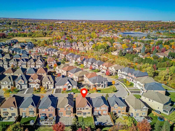 736 Harry Douglas St, Newmarket, ON L3X 0J8