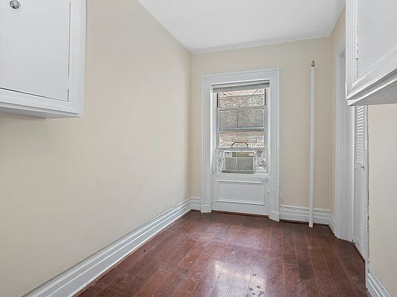 3rd image of 318 Lexington Ave APT 5R