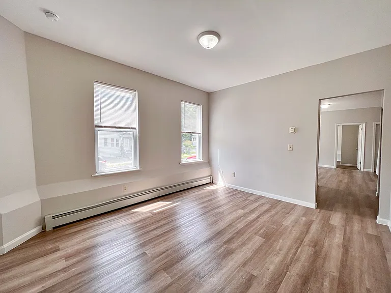 158-160 Westland St / Amauta Apartments, LLC — Photo 8