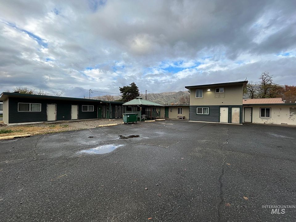 2nd image of 812 Bridge St