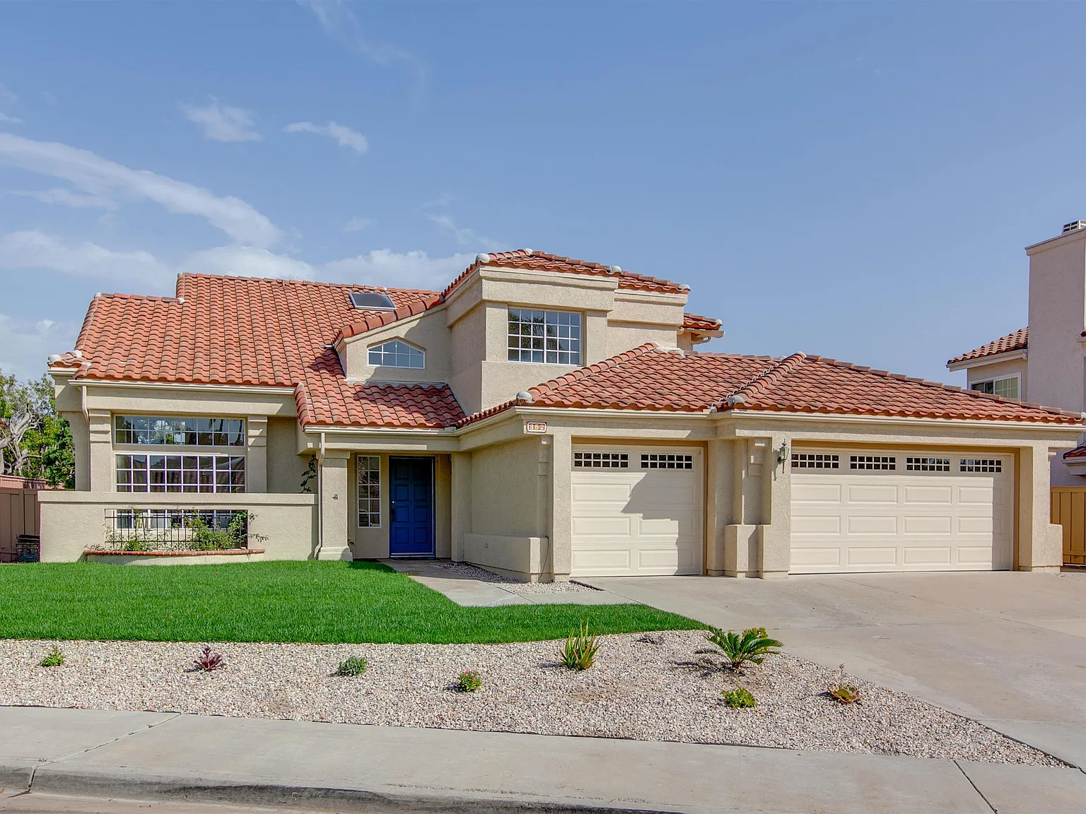 4 bed, 2353 sqft, $5,000 — Photo 4