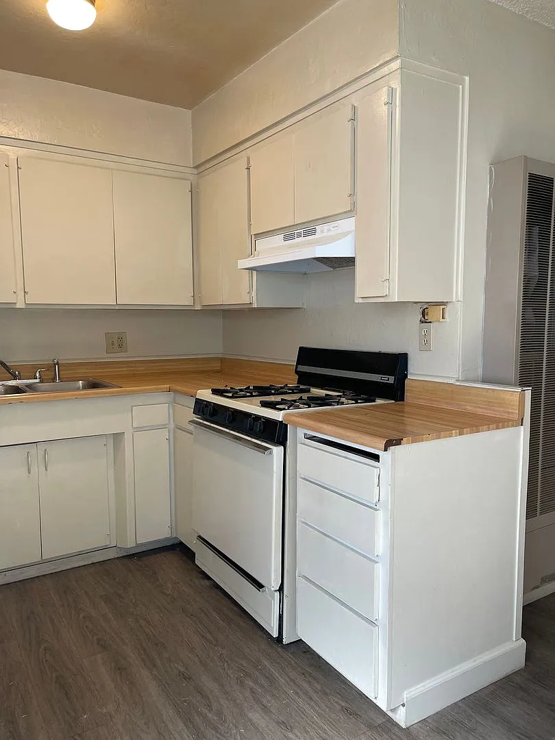 1090 N. Court Street — Photo 4