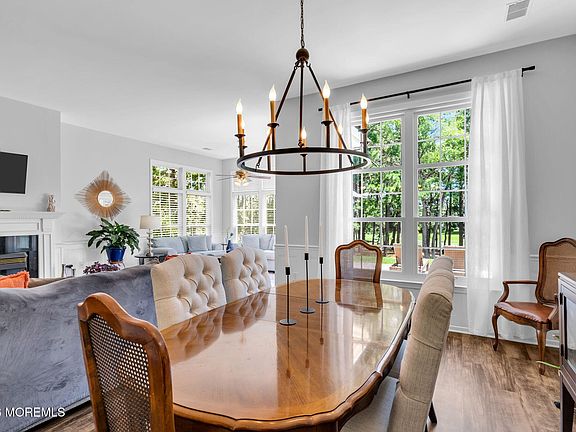 3rd image of 25 Silverspring Drive