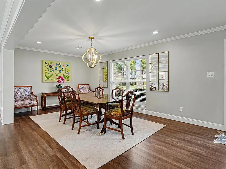 726 Thistlewood Dr — Photo 4