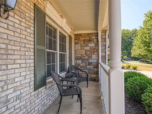 3rd image of 302 Torrey Pine Dr