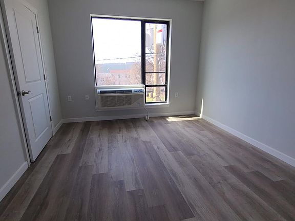 5th image of 65 Auburn St #1