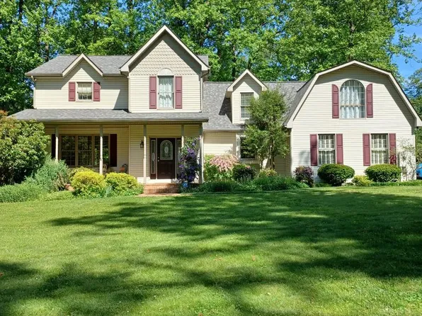 220 Minnick Rd, Inwood, WV 25428