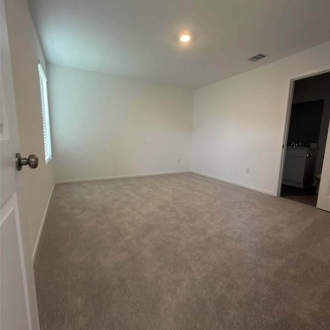 3 bed, 2.0 bath, 1311 sqft, $2,200 — Photo 4