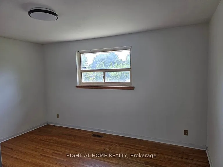 1010 Bloor St — Photo 15