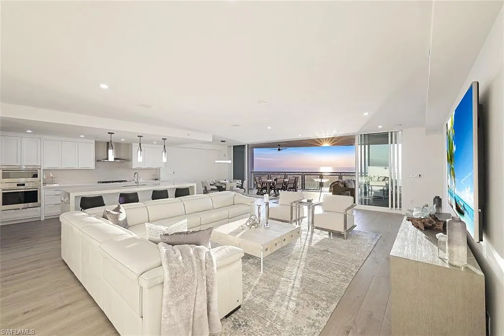 4 bed, 4.5 bath, 3290 sqft, $50,000 — Photo 4