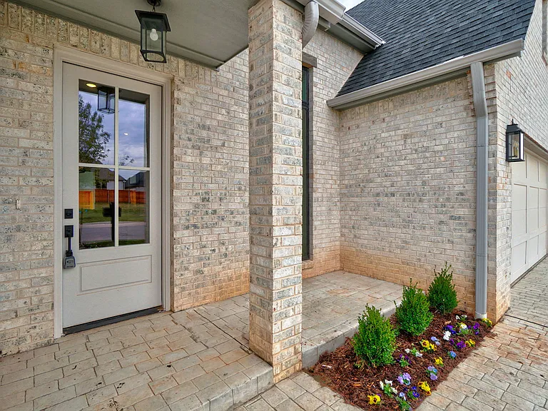 4016 Stone Hill Ln — Photo 2