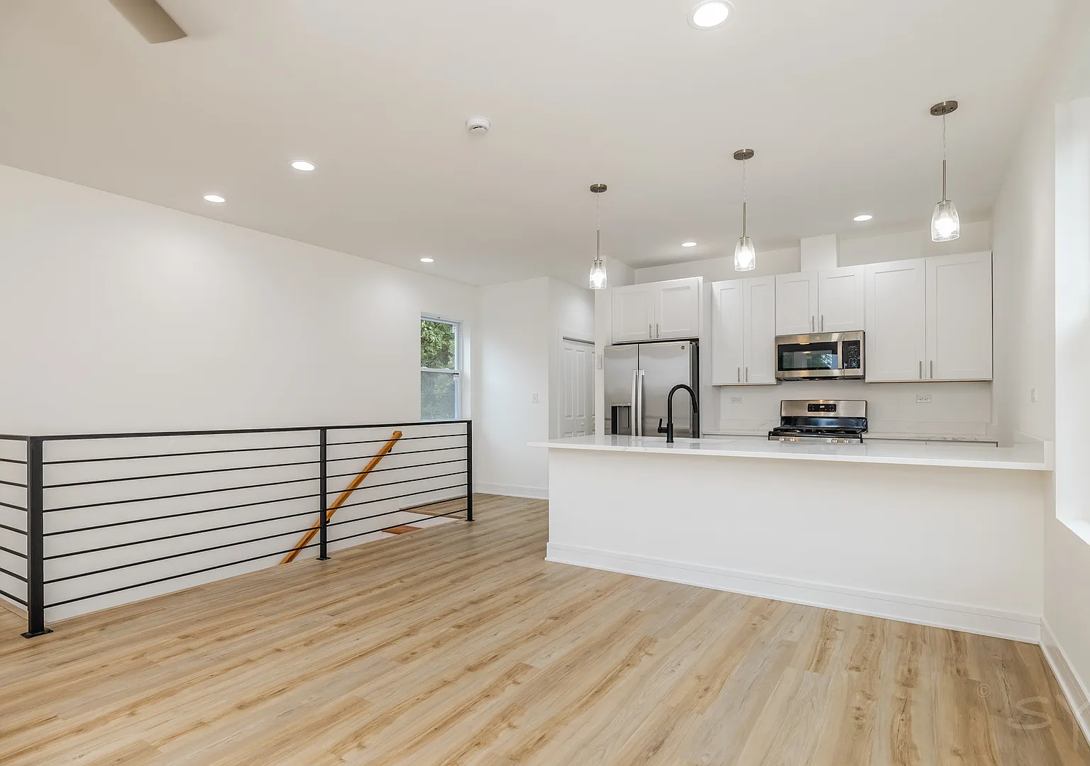 3 bed, 1350 sqft, $2,400 — Photo 3